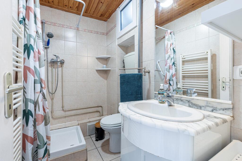 my flat menton salle de bain à partager